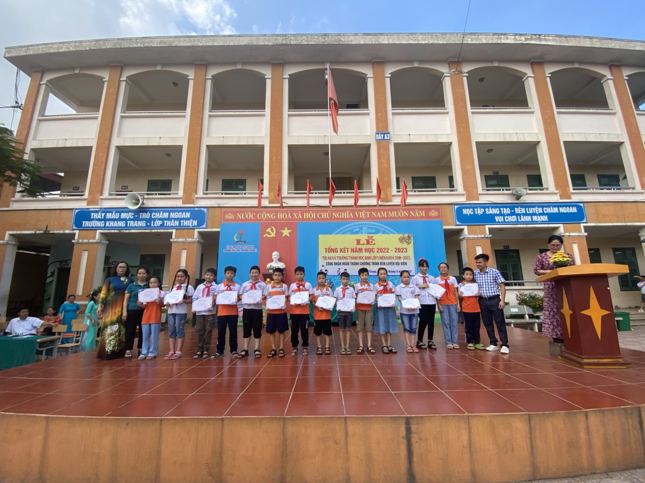 traoo thưởng hs 6