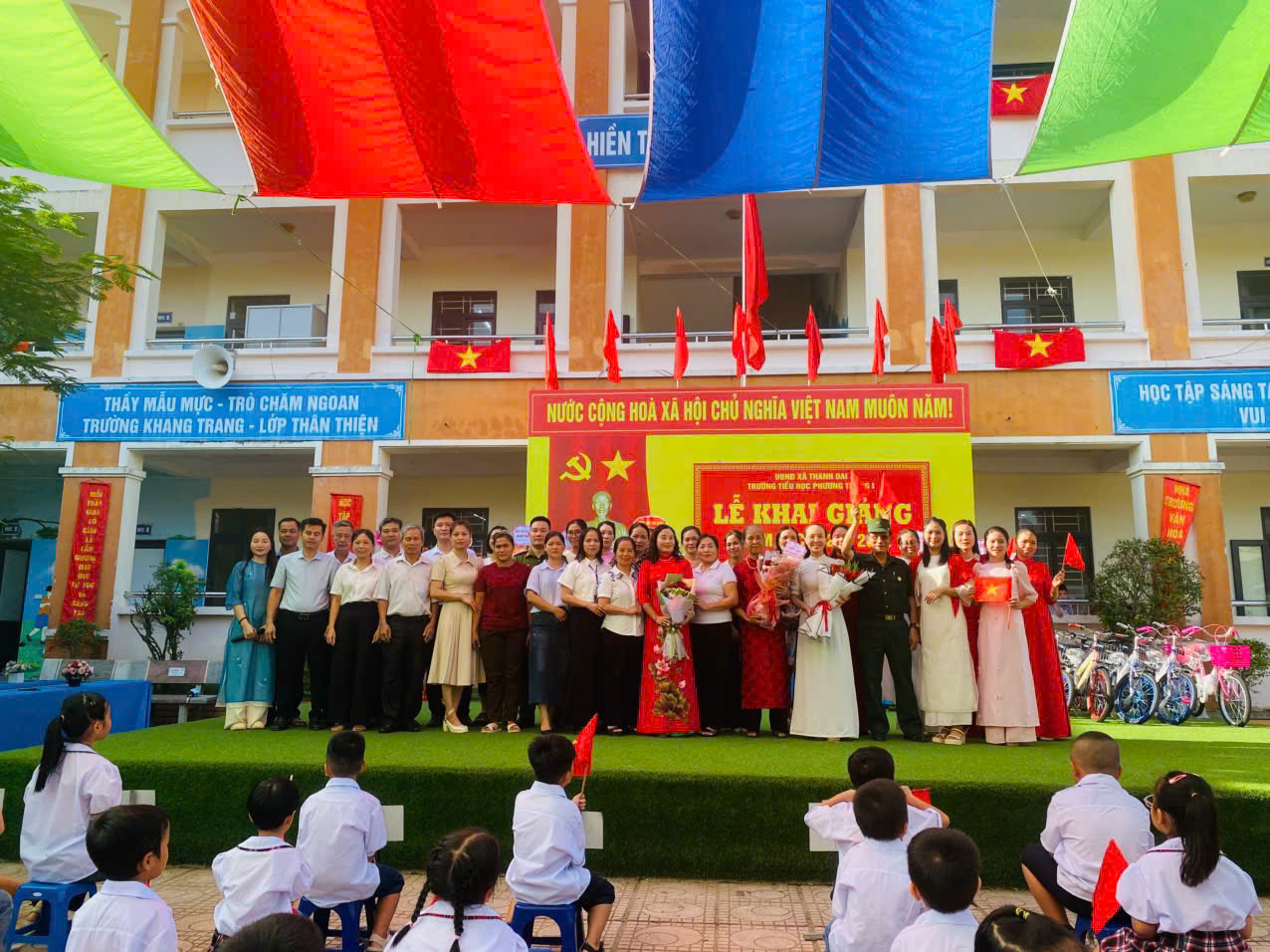 LỄ KHAI GIẢNG NĂM HỌC 2025-2026 VÀ LỄ KỈ NIỆM 80 NĂM TRUYỀN THỐNG NGÀNH GIÁO DỤC