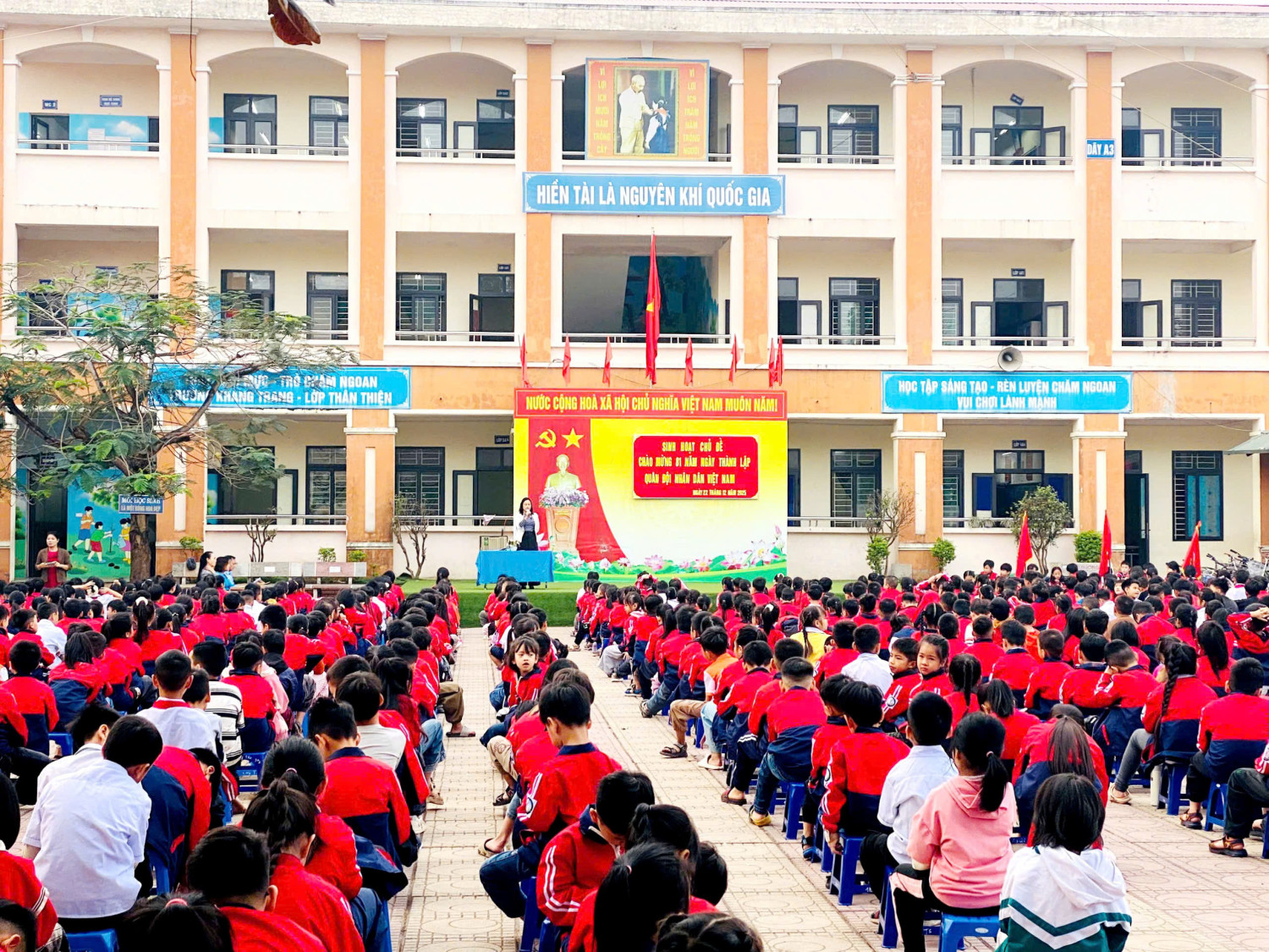 TRƯỜNG TIỂU HỌC PHƯƠNG TRUNG 1 TỔ CHỨC HOẠT ĐỘNG CHÀO MỪNG 81 NĂM NGÀY THÀNH LẬP QUÂN ĐỘI NHÂN DÂN VIỆT NAM  (22/12/1944 – 22/12/2025)